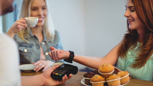 ARE WEARABLES THE FUTURE OF DINING OUT?