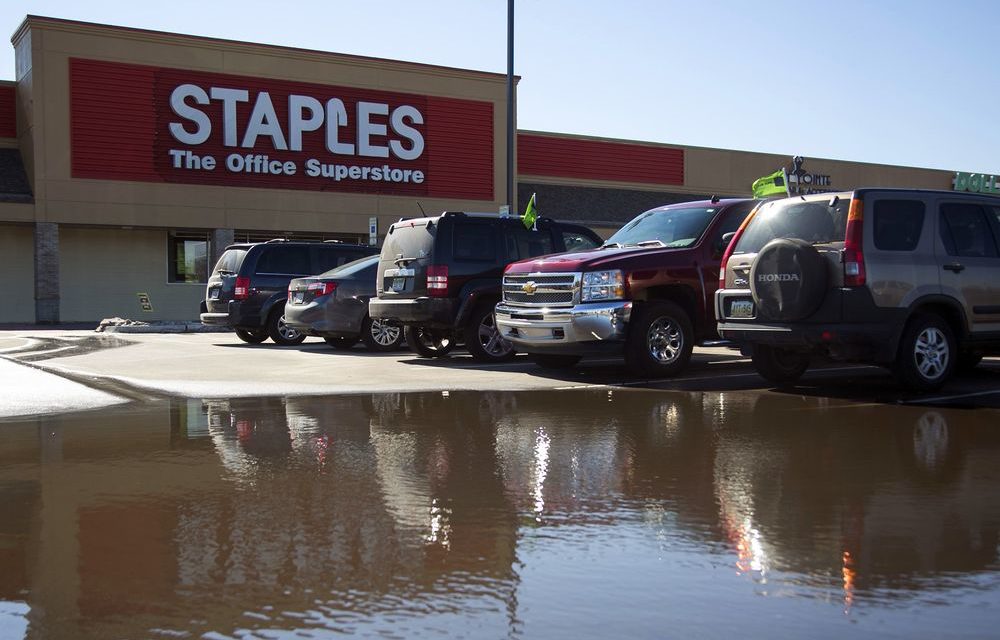 STAPLES TO CLOSE 70 STORES IN NORTH AMERICA