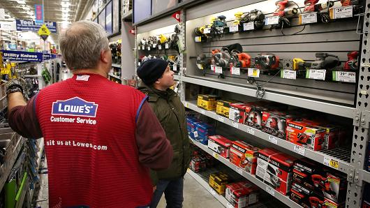 THESE 5 THINGS ARE DRIVING THE SURGE IN LOWE’S STOCK
