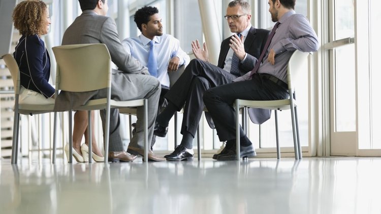 10 POWERFUL BUSINESS NETWORKING SKILLS TO BUILD RAPPORT QUICKLY