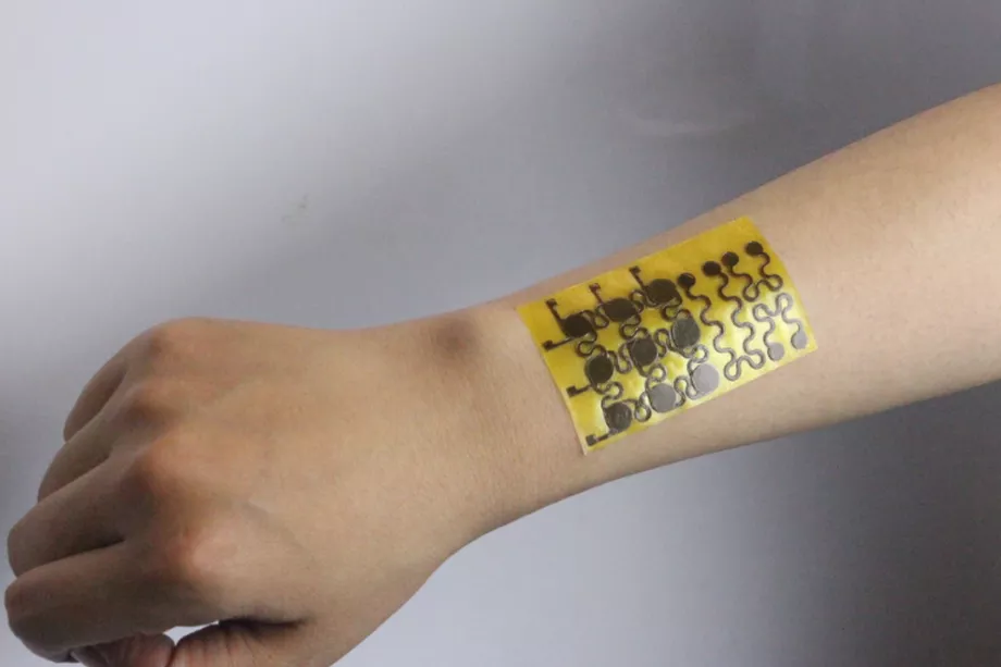 THIS ELECTRONIC SKIN CAN HEAL ITSELF — AND THEN MAKE MORE SKIN