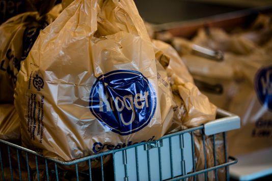 KROGER TO KILL PLASTIC BAGS BY 2025, WILL TRANSITION TO REUSABLE BAGS