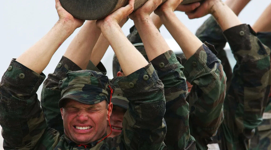 THESE NAVY SEAL TRICKS WILL HELP YOU PERFORM BETTER UNDER PRESSURE