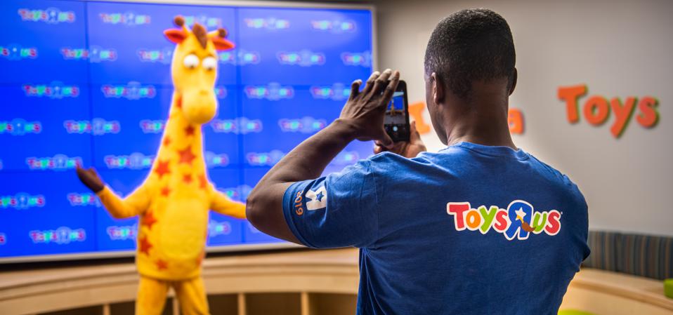 Toys R Us, Amazon are Linked Online Again, After E-Commerce Deal With Target Ends
