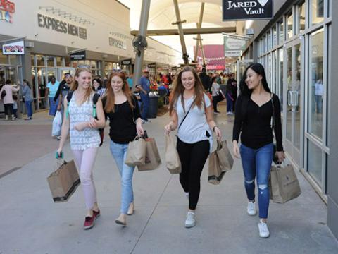 Malls And Open-Air Centers Fall in YoY Traffic Counts