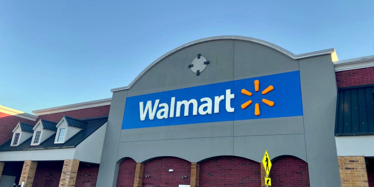 Walmart Banks on Stores, Robots as it Stokes E-Commerce