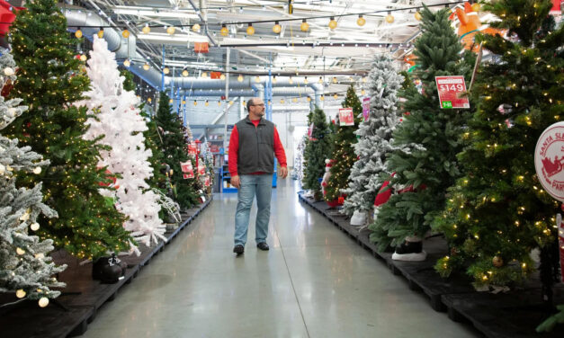 The Weekly Closeout: Retailers Gear Up for the Holidays, Figs Opens Second Store