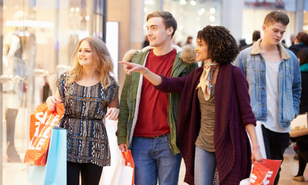 Black Friday 2024: In-Store Shopping Breaks Records Amid E-commerce Growth