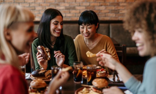 2025 Dining Trends: Bold Choices, Big Groups, and Midweek Magic