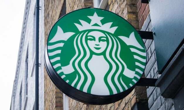 Starbucks Struggles with Declining Traffic and Flat Revenue: Can Its Turnaround Plan Deliver?
