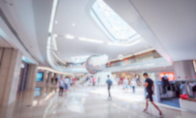 US Retail Sales Trends: E-commerce Surge and Resilient Consumer Spending in 2024